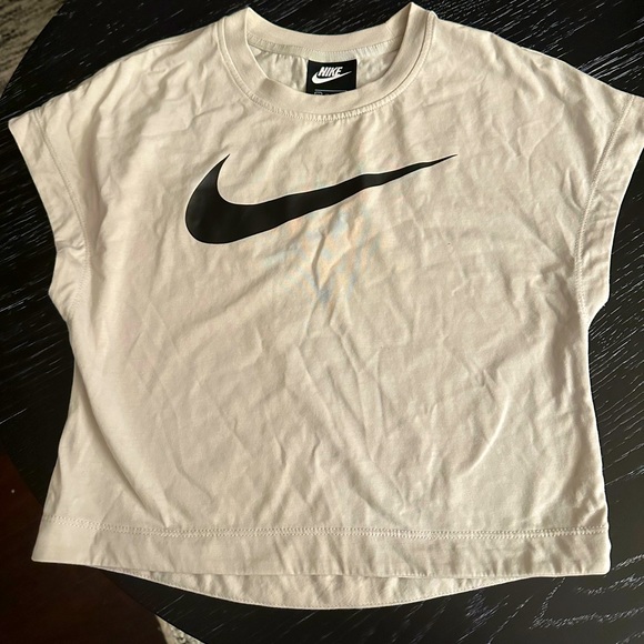 Nike cropped tee - Picture 1 of 2